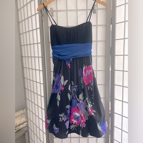 Floral Jolie Dress with Spaghetti Straps - Size 6 - Picture 2 of 10